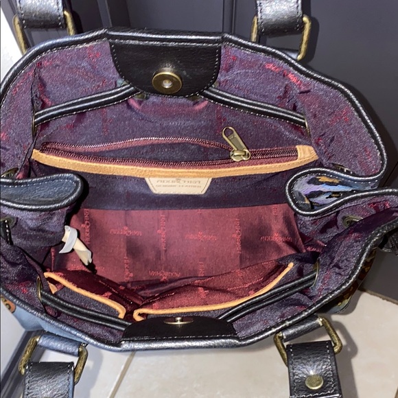 AnuschkaStylish Tote Bag with Durable Material and Spacious Design - Picture 3 of 11